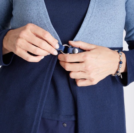 TAPADO TEJIDO BI COLOR CON BROCHE CENTRAL